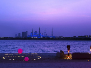 Shangri-La Hotel Apartments Qaryat Al Beri