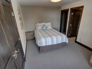 Wild Irishman 1064b by Summitcove Vacation Lodging