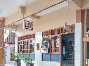 Hotel Shinta 1 near Stasiun Kertosono