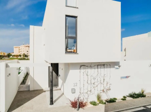 SunnyVillas 4BR New Villa Private Pool in Pernera