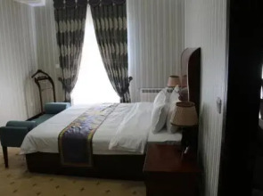 Отель Zargaron Plaza