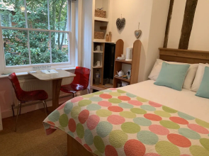 Rooms at no Three, Chameleon House