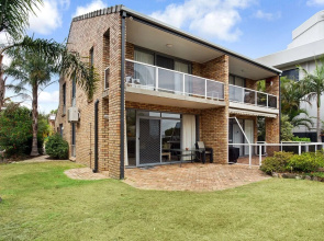 2/ 14 Kurrawa Close