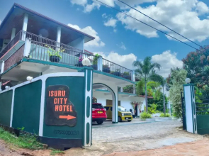 Isuru City Hotel