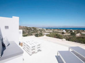 SUNNY Studio w.Breathtaking Naxos Views in Isterni