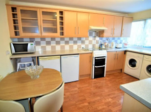 The Chinatown Home - Private Garden, NETFLIX, BBQ & Bar