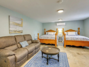 Near Steinhatchee River: Studio w/ Screened Porch!