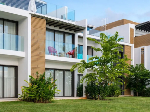 Villasun Seafront Apartment at Cap Ouest