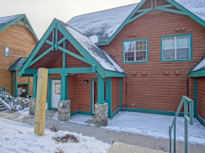 Camp Four 23: Pet Friendly, Slope Side, Gas Fireplace