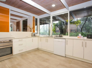 Large 4 Bedroom Home - Pet Friendly