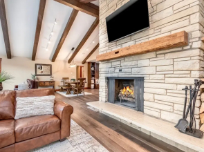 Breiding Upper Luxury Vacation At Windcliff 2 Bedroom Home by RedAwning