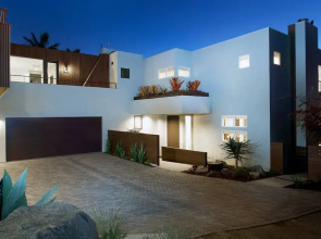 327 Hillcrest Drive