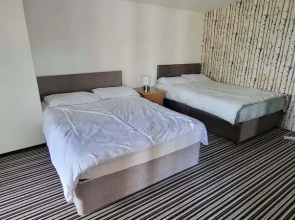 Pet Friendly - 4 Guests - 13 min to the Beach