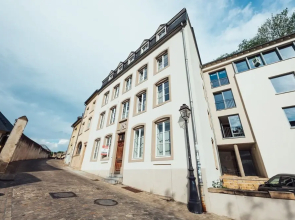 Exquisite 1BR Apt in Old Town w Balcony