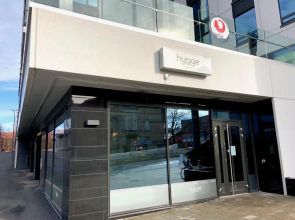 City Home Finland Big Luxury Suite - Spacious Suite with Own SAUNA, One Bedroom and Furnished Balcony next to Train Station