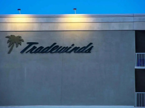 Tradewinds unit 1304 - Top Floor Beach Front w/Panoramic Views - 2bed/2 bath