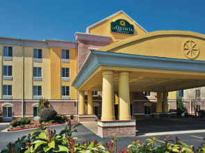 La Quinta Inn & Suites by Wyndham Hot Springs