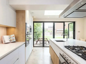 Spacious 4-bed Near City Sea