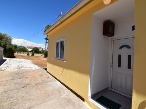 Holiday house Branka - 80 m from beach: Vir, Zadar riviera