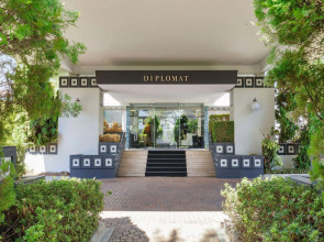 Ramada by Wyndham Diplomat Canberra