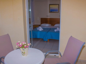 Sunshine Studios & Apartments