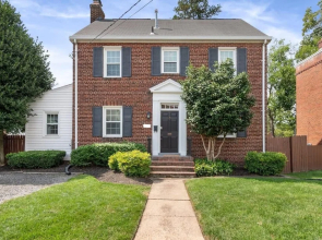 Massive 5BR Historic CozySuites House