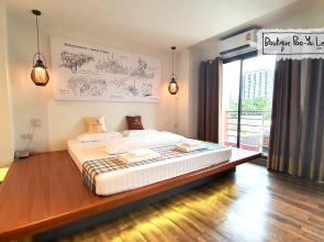 Boutique Poo-Yai Lee