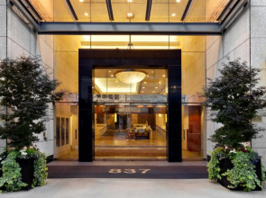 Auberge Vancouver Hotel