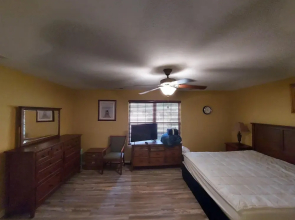 Blue Bird Hill with Deck & Middle of Branson Location