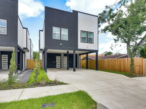 Private Patio & Yard: Houston Retreat Near Golf!