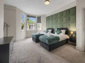 Free Parking Fast Wifi 2 Min to Cardiff City