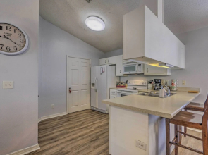 Home 10 Mi to Downtown Pensacola: Pets Welcome!
