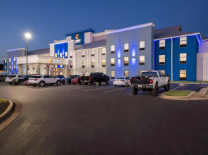 Comfort Inn & Suites River City Decatur