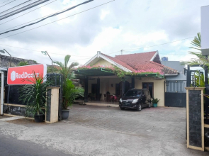 RedDoorz near Candi Ratu Boko 2