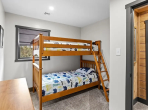 The Breck by Avantstay Modern 6bdr Cabin w/ Hot Tub & Game Room