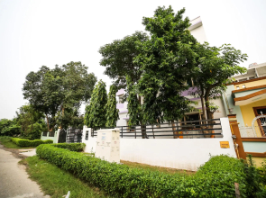 OYO 18573 Smg George