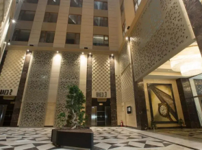 Gabriela & Marjan luxury self check-in Flatiron