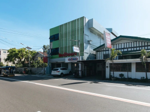 RedDoorz @ Golite Old Albay - Hostel