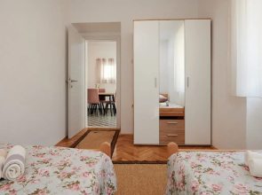 Cozy Downtown Trogir Apartment With Balcony