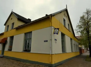 13 Enkuri, Viesu Nams
