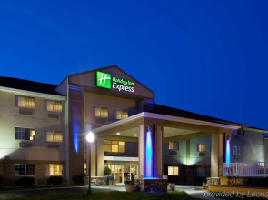 Holiday Inn Express & Suites St Joseph by IHG