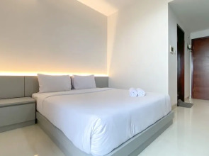 Cozy Living And Warm Studio Apartment At West Vista