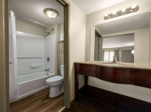 Days Inn by Wyndham Fresno South