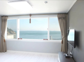 Sky and Ocean Village Pension