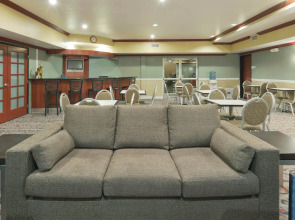 Holiday Inn Express and Suites Bakersfield Central by IHG