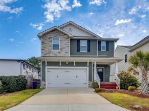 2 Blks to Beach! Family Home w/ Hot Tub in Norfolk