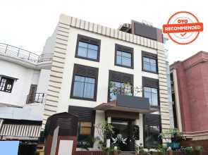 Townhouse OAK Hotel Edesia