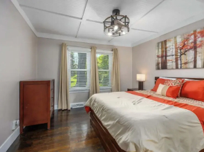 Bluestar Cottage - 2BR with Hot Tub
