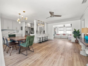 Stylish Villa Near Treasure Island Beaches