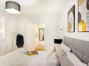 Sanders Tivoli 1- Lovely 2-bdr Apt Near Tivoli